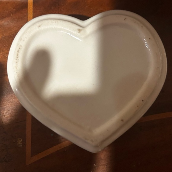 Vintage Porcelain Heart Shaped Trinket Jewelry Box Of Lady - Picture 4 of 4